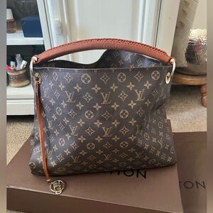 Louis Vuitton Artsy Authentic